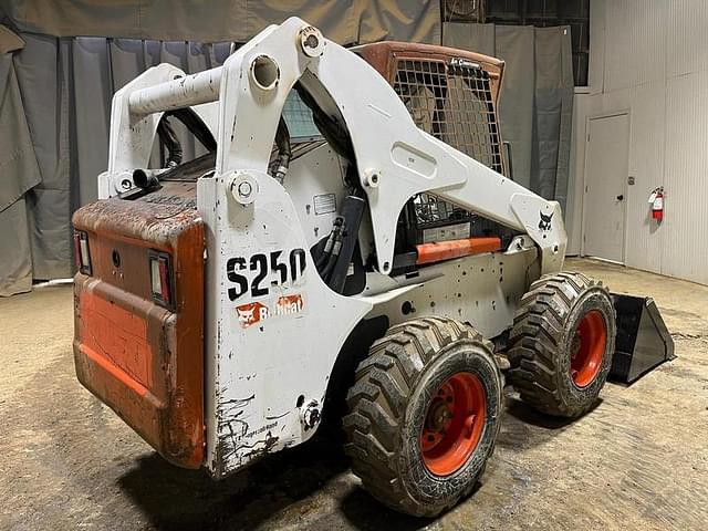 Image of Bobcat S250 equipment image 4