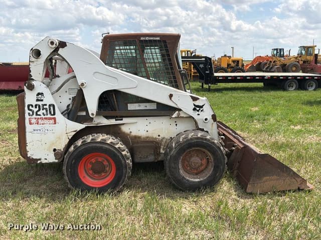 Image of Bobcat S250 equipment image 3