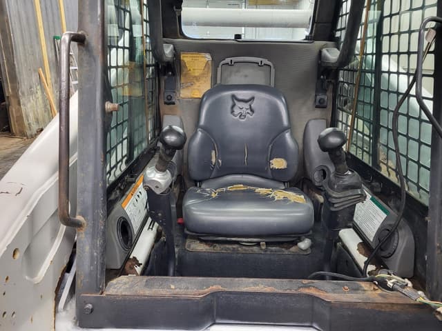 Image of Bobcat S300 equipment image 4