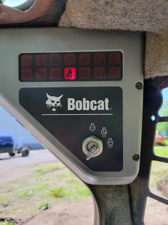 Image of Bobcat T180 equipment image 3