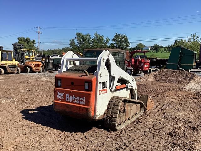 Image of Bobcat T190 equipment image 4