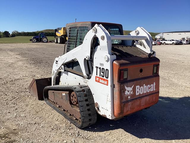 Image of Bobcat T190 equipment image 4