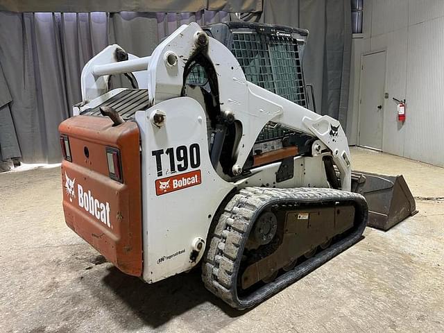 Image of Bobcat T190 equipment image 4