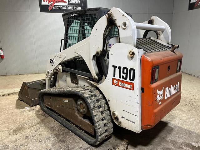 Image of Bobcat T190 equipment image 2