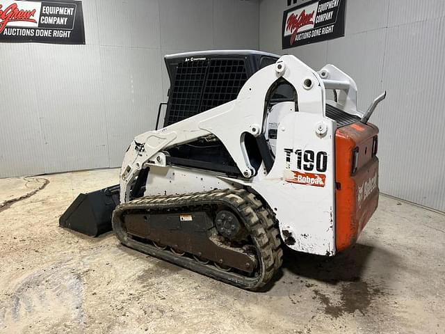 Image of Bobcat T190 equipment image 2