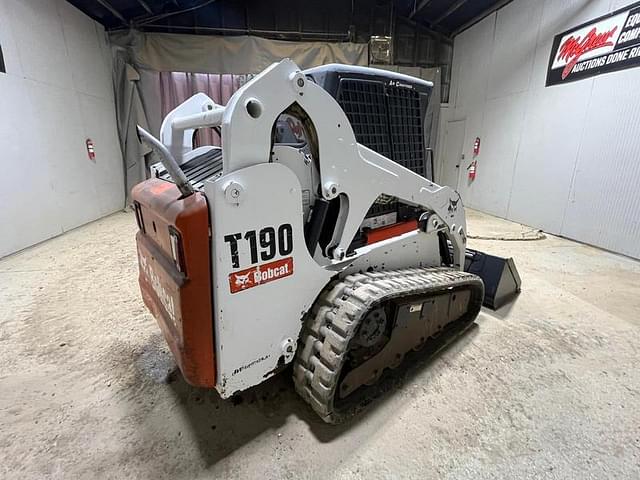 Image of Bobcat T190 equipment image 4