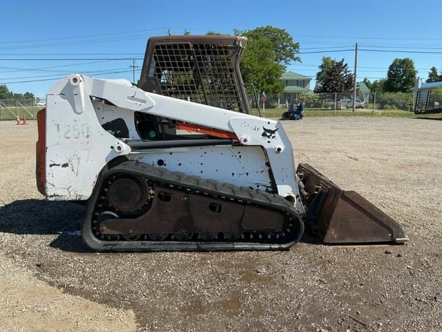 Image of Bobcat T250 equipment image 2