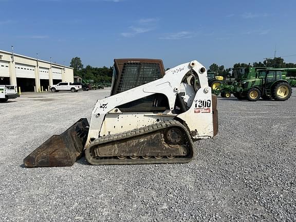 Image of Bobcat T300 equipment image 1