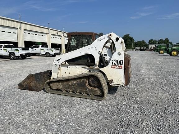 Image of Bobcat T300 equipment image 2