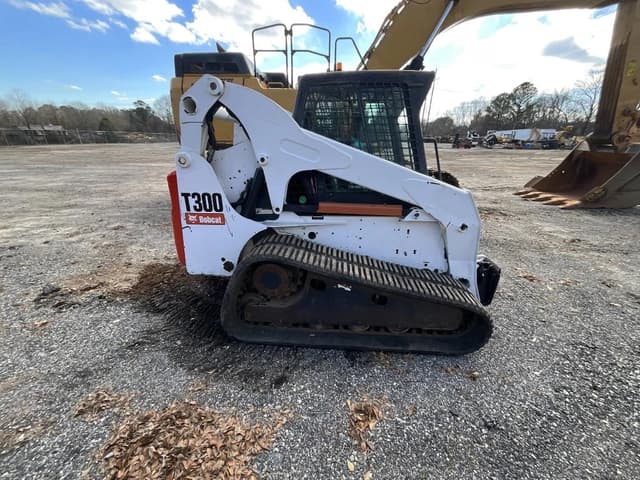 Image of Bobcat T300 equipment image 3
