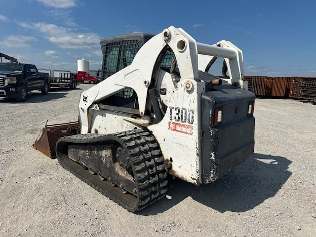 Image of Bobcat T300 equipment image 2