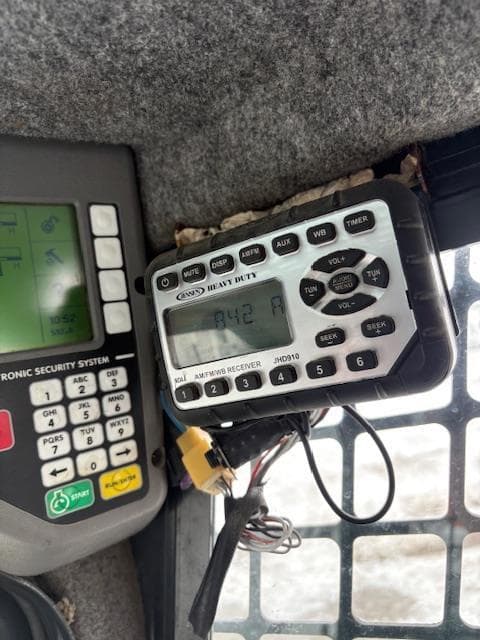 Image of Bobcat T300 equipment image 3