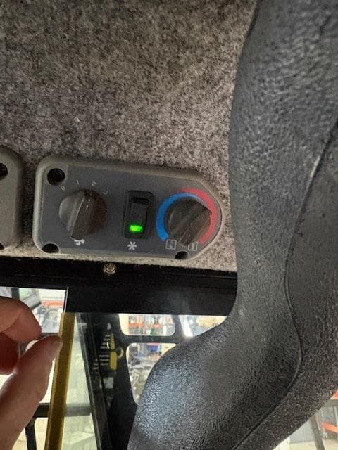 Image of Bobcat T300 equipment image 1