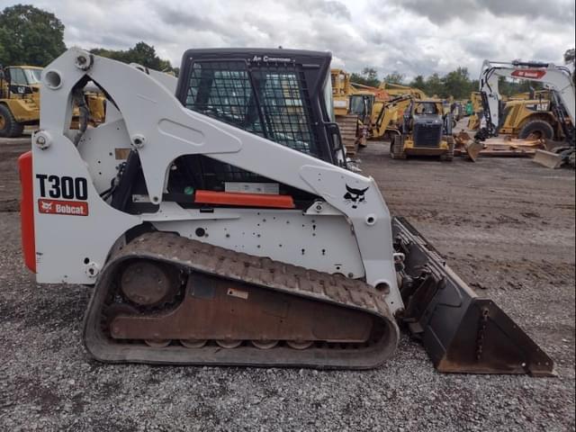 Image of Bobcat T300 equipment image 2