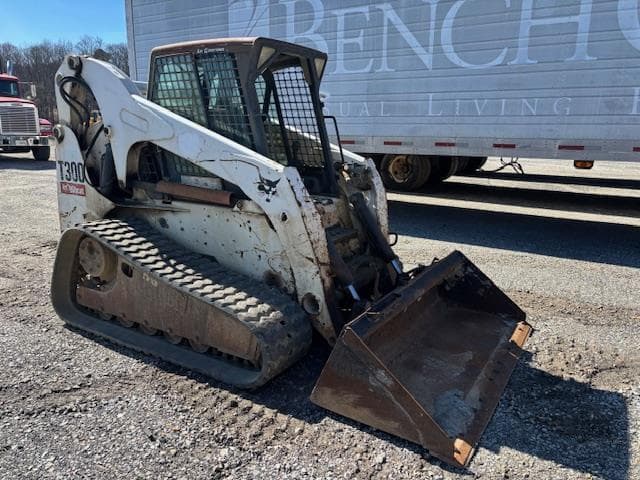 Image of Bobcat T300 equipment image 4