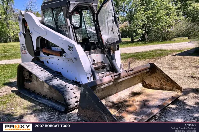 Image of Bobcat T300 equipment image 1