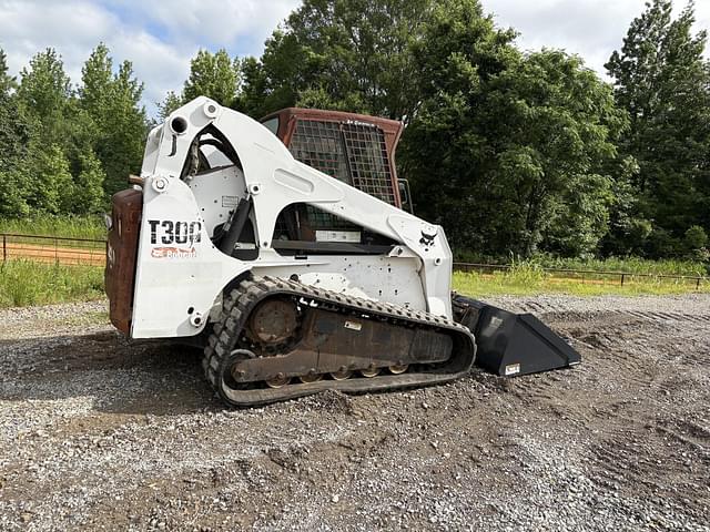 Image of Bobcat T300 equipment image 4