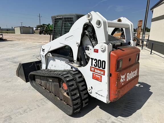 Image of Bobcat T300 equipment image 2