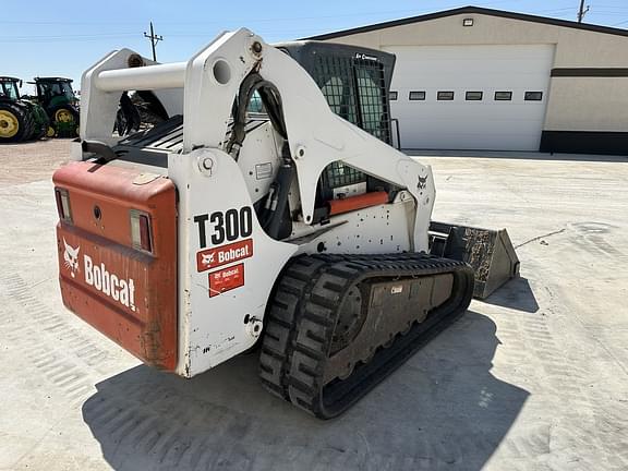 Image of Bobcat T300 equipment image 4