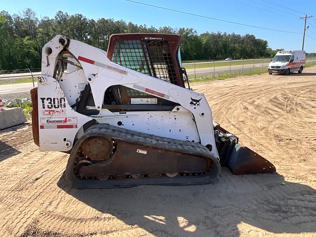Image of Bobcat T300 equipment image 3