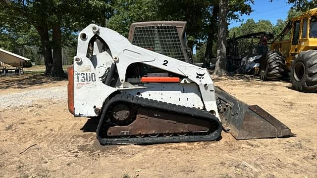 Image of Bobcat T300 equipment image 1