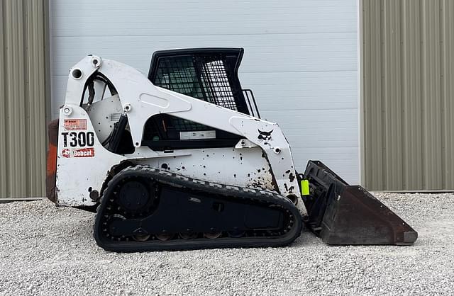 Image of Bobcat T300 equipment image 2