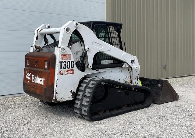 Image of Bobcat T300 equipment image 4