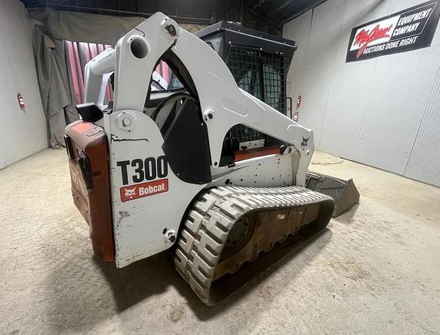 Image of Bobcat T300 equipment image 4