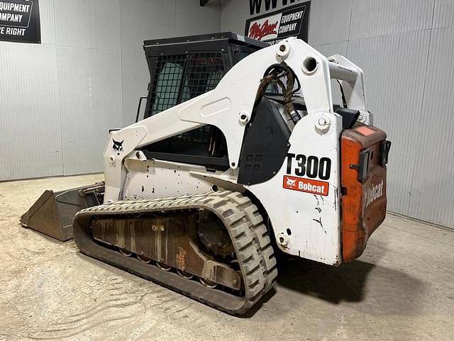 Image of Bobcat T300 equipment image 2