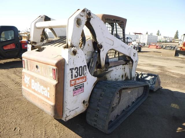 Image of Bobcat T300 equipment image 2