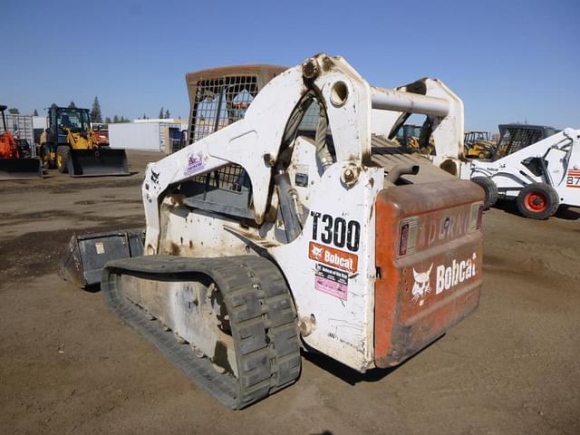 Image of Bobcat T300 equipment image 3