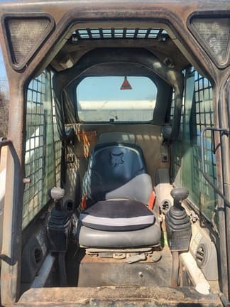 Image of Bobcat T320 equipment image 2