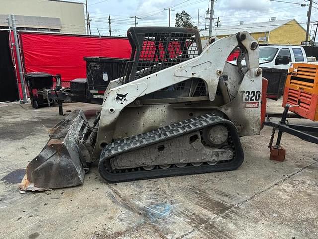 Image of Bobcat T320 equipment image 2