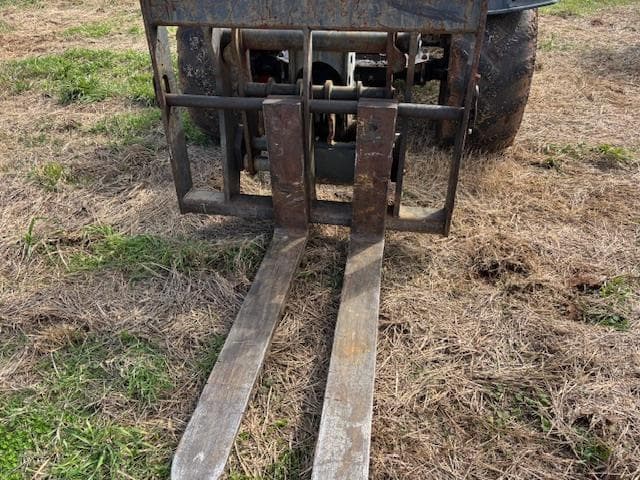 Image of Bobcat V518 equipment image 4