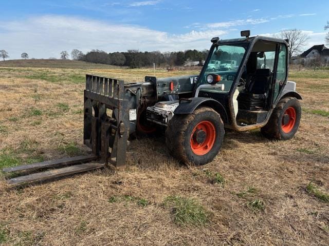 2007 Bobcat V518 Equipment Image0