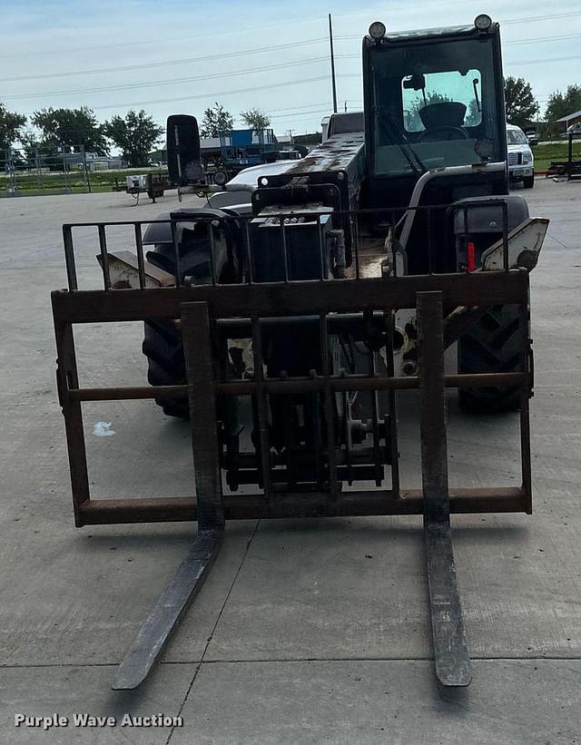 Image of Bobcat V638 equipment image 1