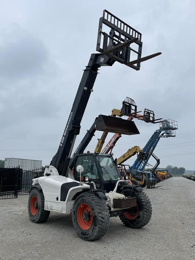 Image of Bobcat V638 equipment image 2