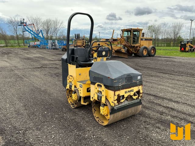 Image of Bomag BW900-2 equipment image 2