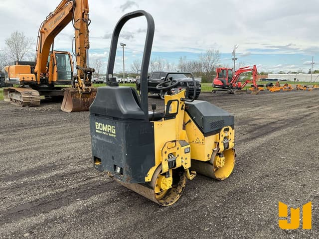 Image of Bomag BW900-2 equipment image 4