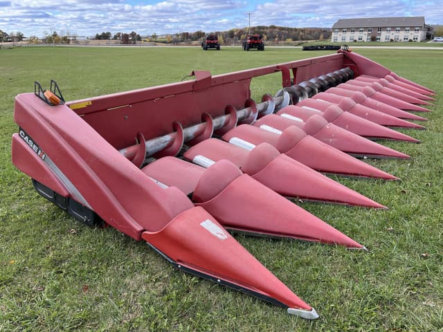 Image of Case IH 2412 equipment image 2
