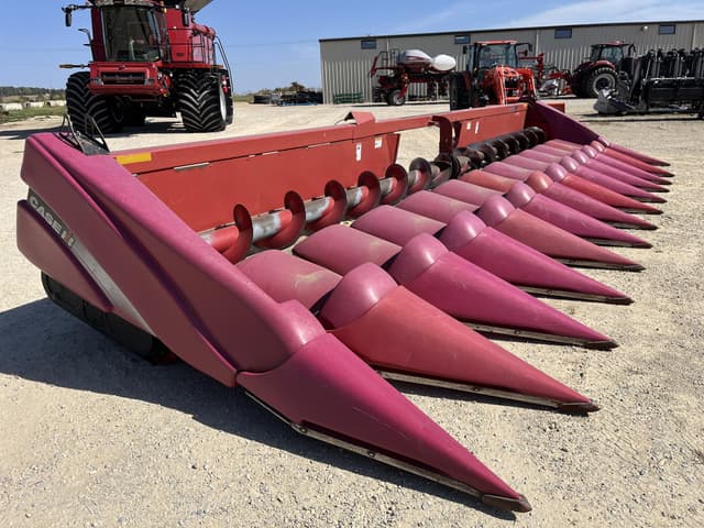 Image of Case IH 2412 equipment image 2