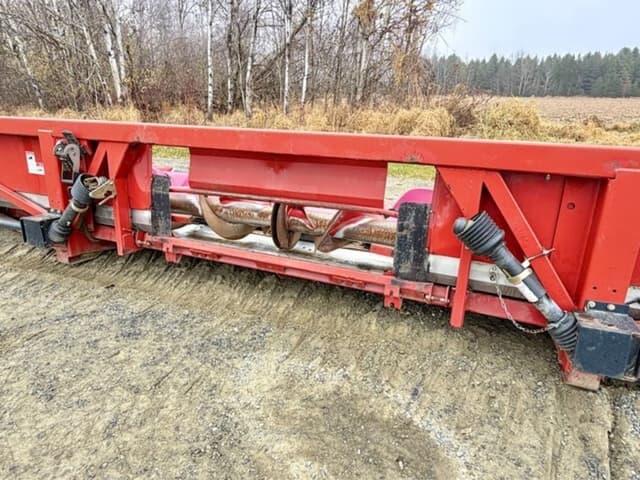 Image of Case IH 2412 equipment image 4