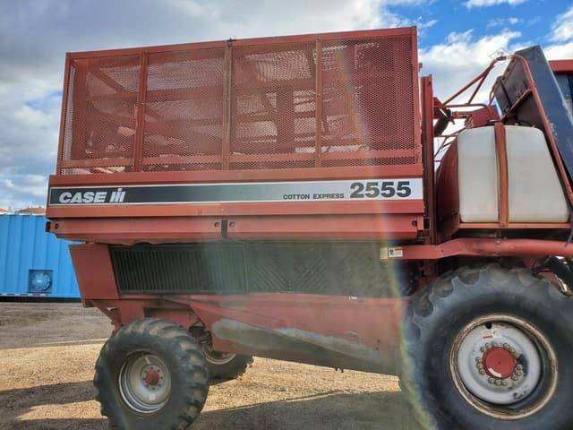 Image of Case IH 2555 equipment image 2