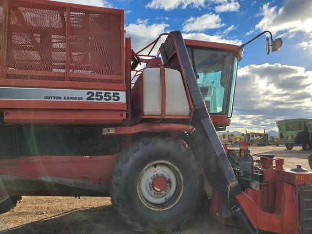 Image of Case IH 2555 equipment image 3