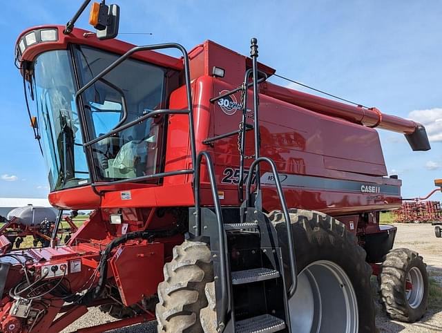 Image of Case IH 2577 equipment image 3