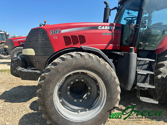 Image of Case IH Magnum 305 equipment image 2