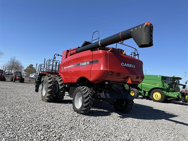 Image of Case IH 7010 equipment image 3