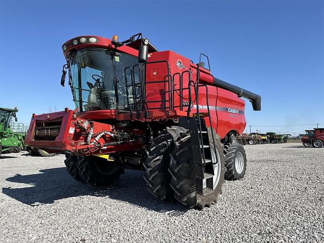 Image of Case IH 7010 equipment image 2