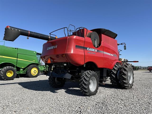 Image of Case IH 7010 equipment image 4