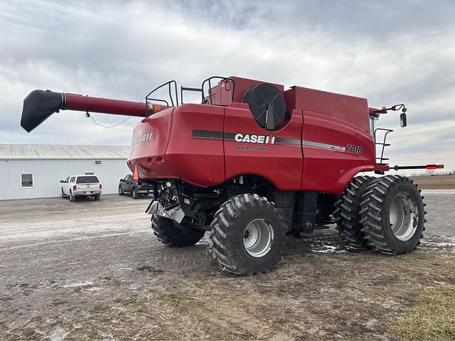 Image of Case IH 7010 equipment image 2